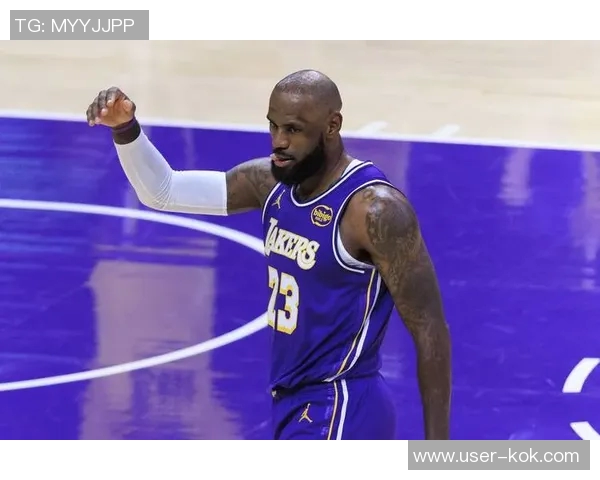 詹姆斯拒绝比较骑士队历史强调尊重每个时代的球员与成就