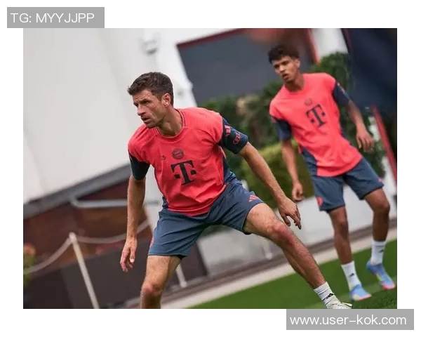 穆西亚拉提前结束假期重返拜仁训练基地全力备战新赛季